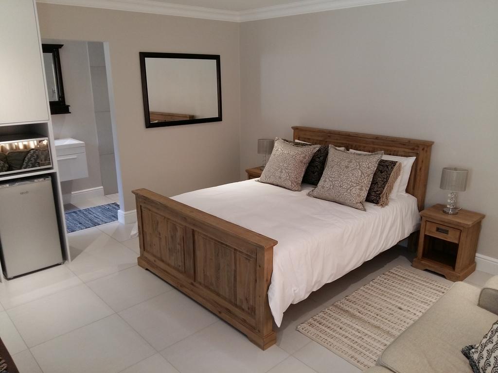 Guest house 53 Pyracantha Street