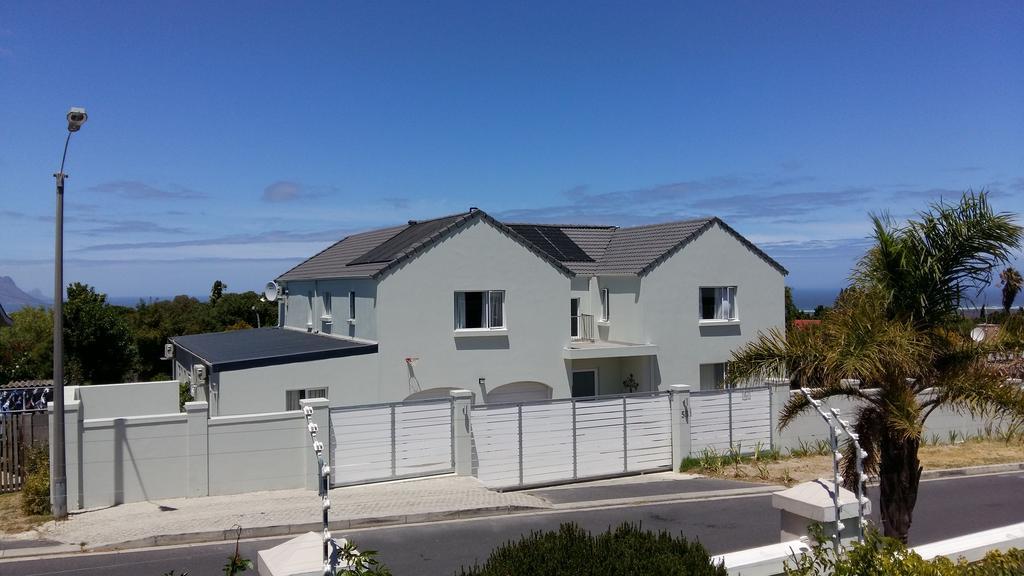 Guest house 53 Pyracantha Street